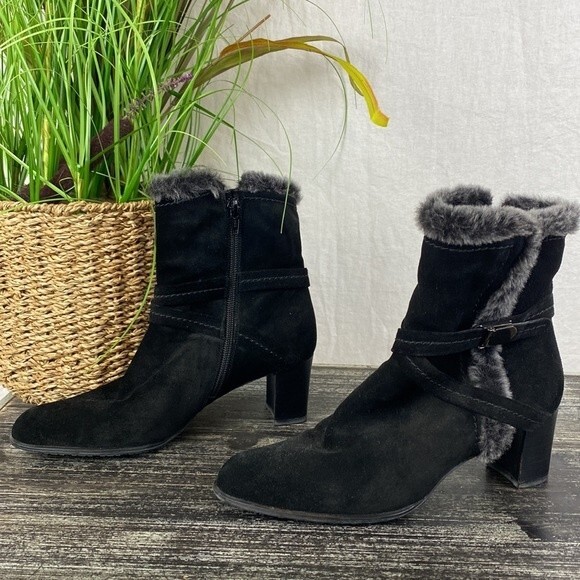 Stuart Weitzman Black Suede Fur Lined Zip Up Ankle Boots 5.5 - Picture 1 of 7